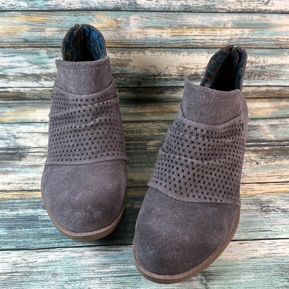 Earth Origins Ankle Bootie Size 7.5M Gray Suede Zip Low Block Heel Comfort Boot - Picture 3 of 12